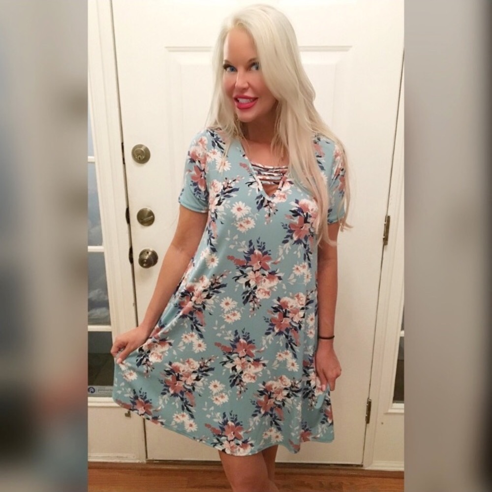 SUMMER CLEARANCE 💕Aqua lace up top pocket dress - Picture 2 of 4